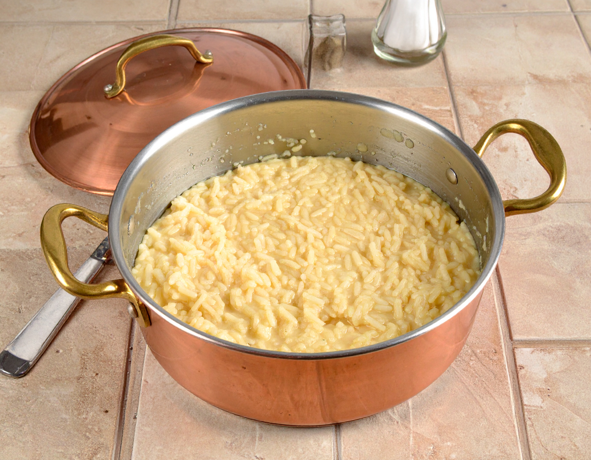 copper saucepan with 2-handle lid